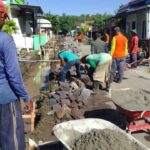 Desa Budug :   Bersumber Dana Desa, Membangun Drainase